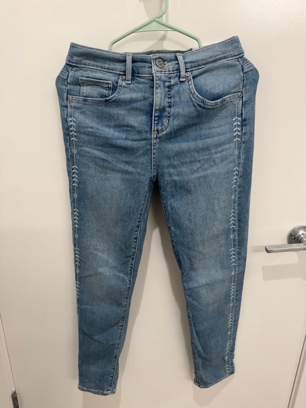 NWT LOFT Modern Skinny Jeans Embroidered Size 27